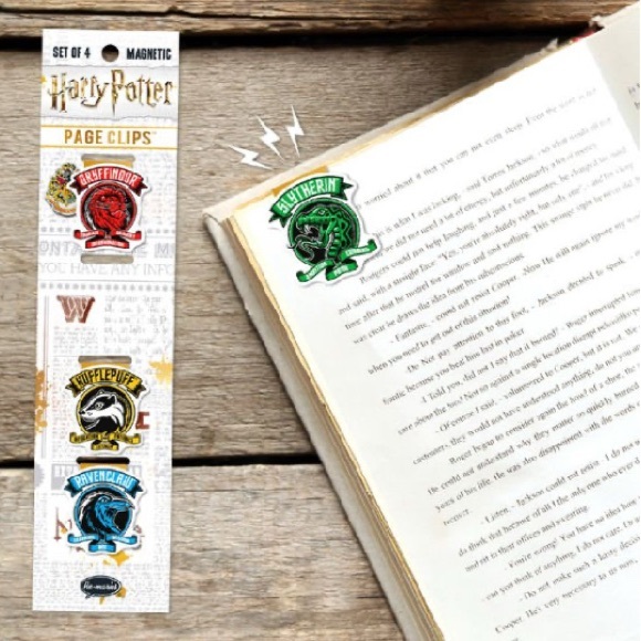 Remarks Harry Potter Set of 4 Magnetic Bookmarks - Picture 1 of 8
